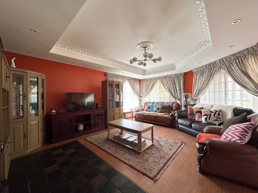 5 Bedroom Property for Sale in Southernwood Eastern Cape